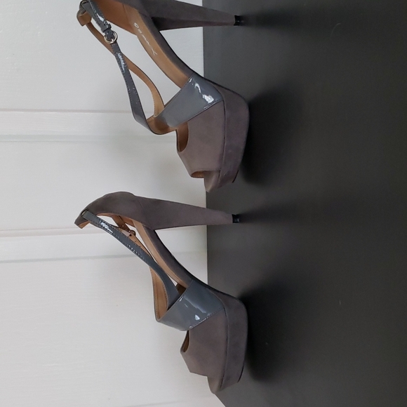 Gomax suede heels, Size 9 - Picture 3 of 5